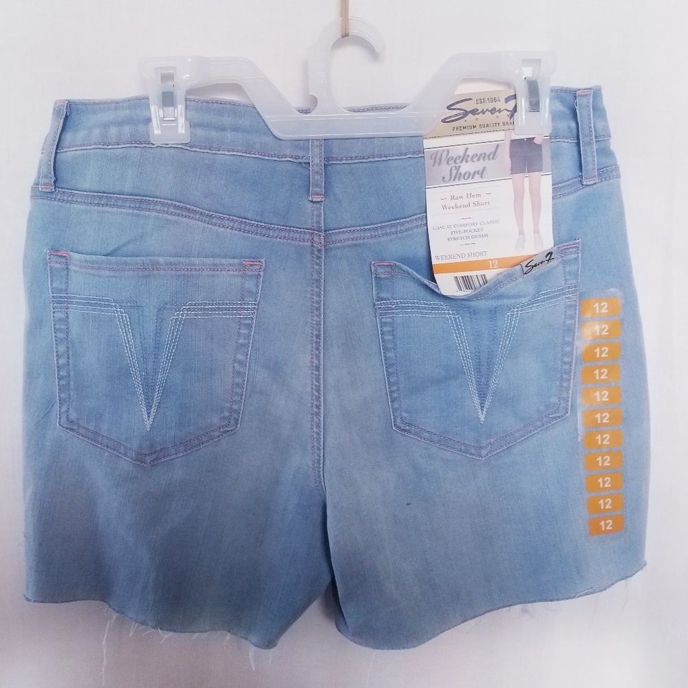 Seven7 Denim Jean Weekend Short Raw Hem NWT - Picture 3 of 7